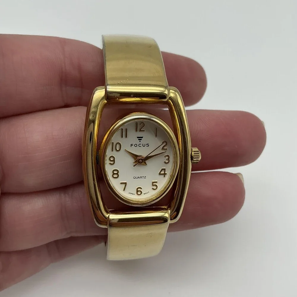 Focus Reversible Womens Watch 18mm White Dial Gold Tone Bangle New Battery 6